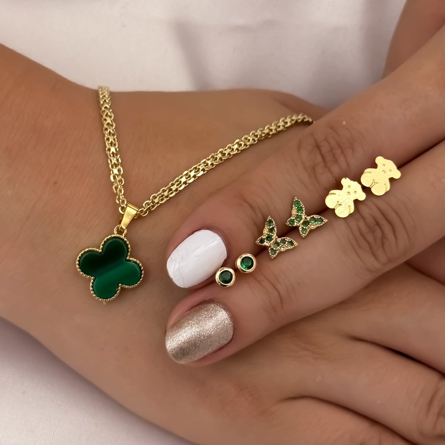 Cadena Tejido Chino de Dama de 45cm de 3mm + Dije de Trébol Verde + Trio Topos de Oso Tous + Topos Mariposa + Topo Verde en Oro Laminado 18k con Garantia de por vida