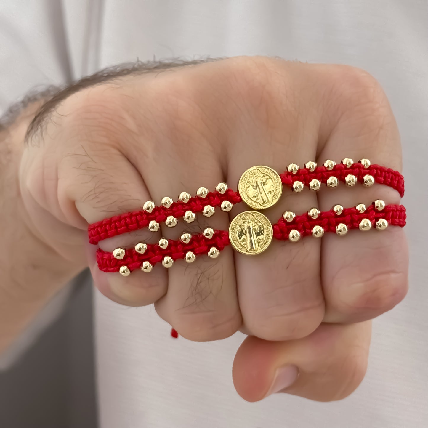 Promoción de Pulseras en Hilo Rojo de San Benito Protección en Oro Laminado 18k con Garantía de por vida
