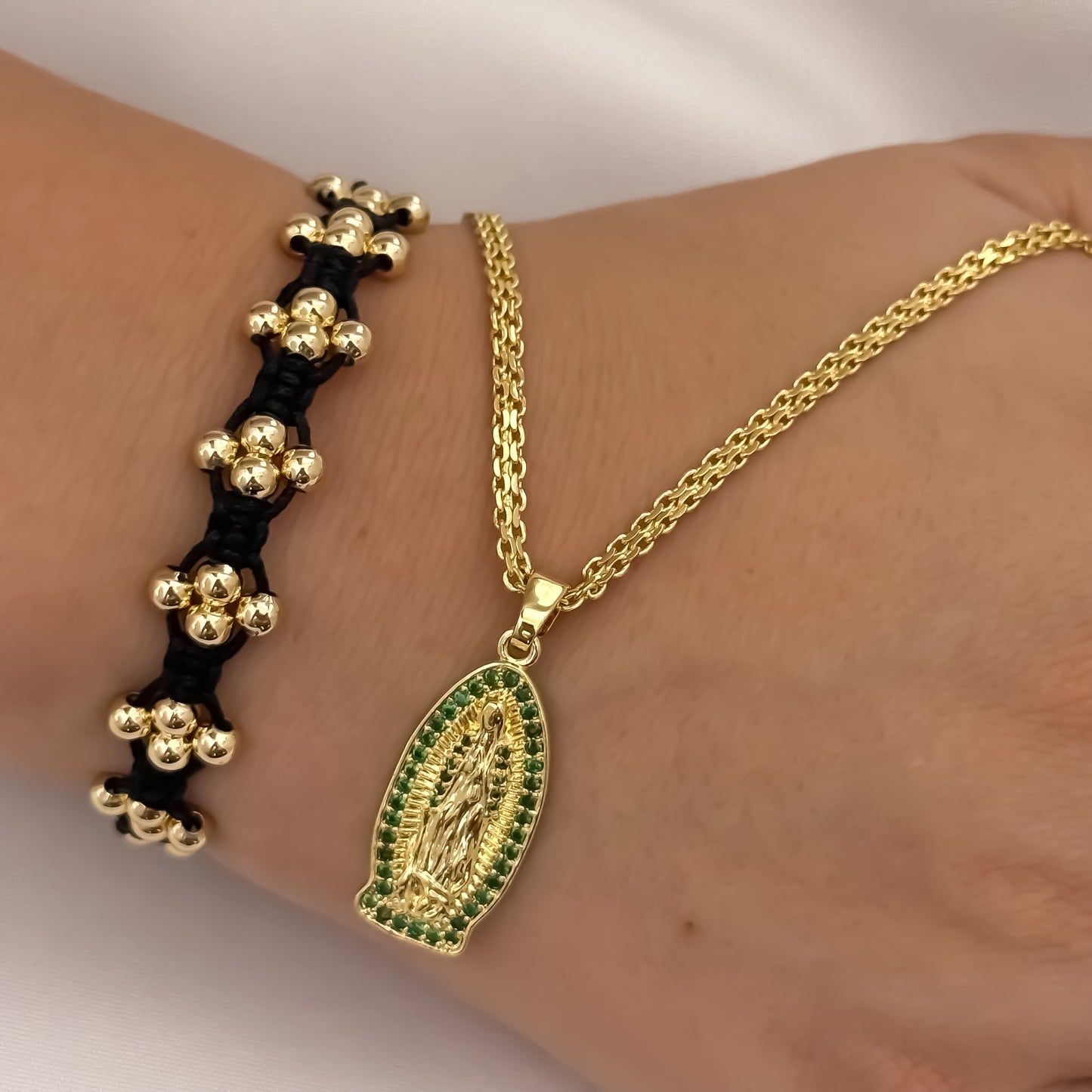 Cadena Tejido Chino de Dama de 45cm de 3mm + Virgen de Guadalupe con Micro circones Verde Esmeralda + Pulsera Tejida Balin Liso de 4mm en Oro Laminado 18k con Garantia de por vida