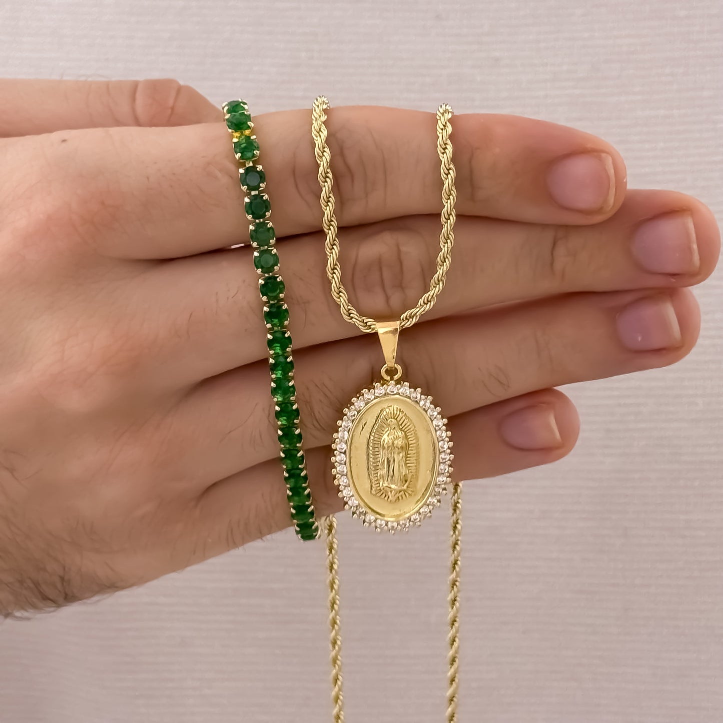 Cadena Tejido Lazo de Hombre de 60cm de 3mm + Virgen de Guadalupe con Micro circones + Pulsera Tennis Verde Esmeralda con Broche de Seguridad en Oro laminado 18k