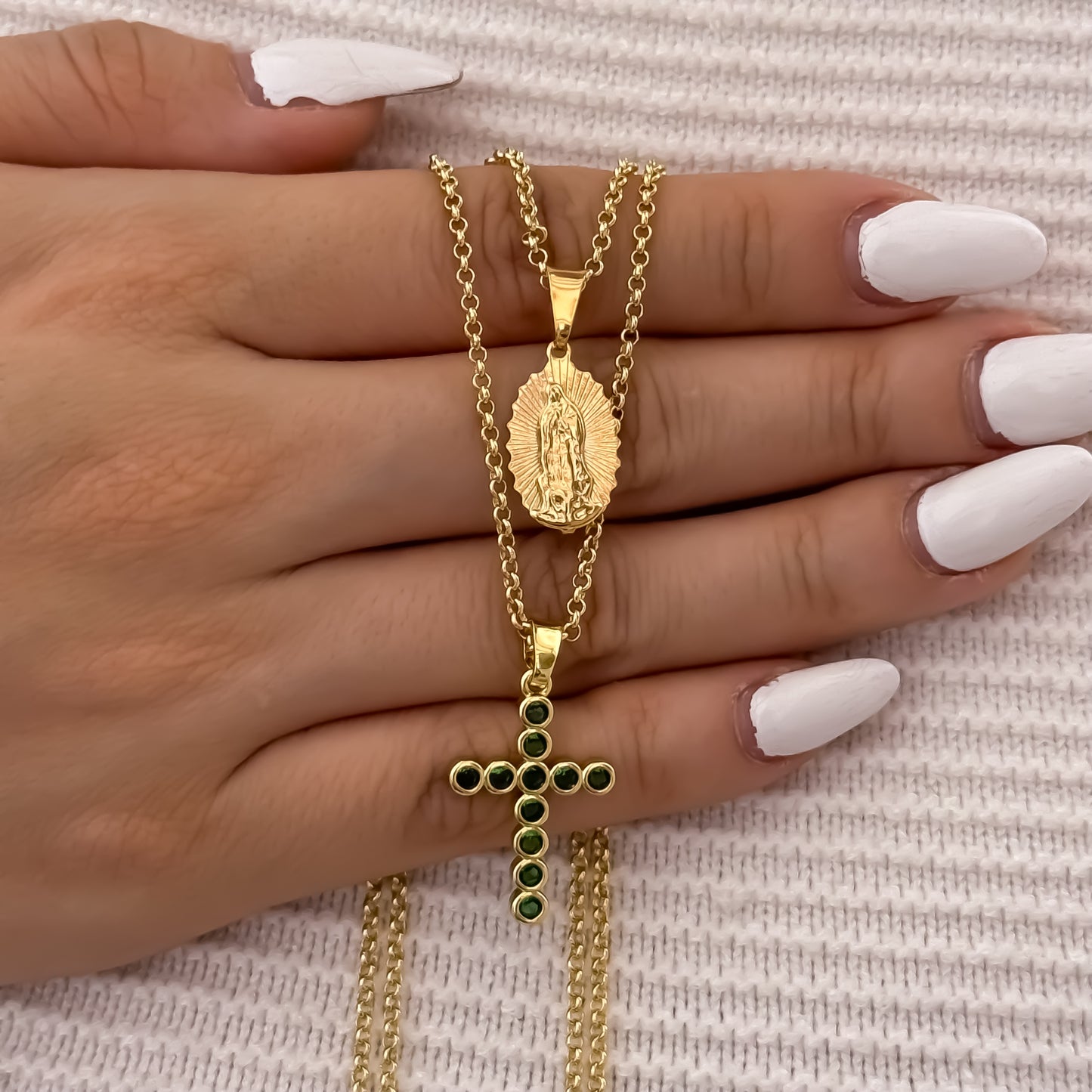 Promoción de 2 Cadenas para Parejas Tejido Aros Hombre + Dije de Cruz Verde + Cadena Dama + Dije de Virgen de Guadalupe en Oro Laminado 18k con Garantia de por vida