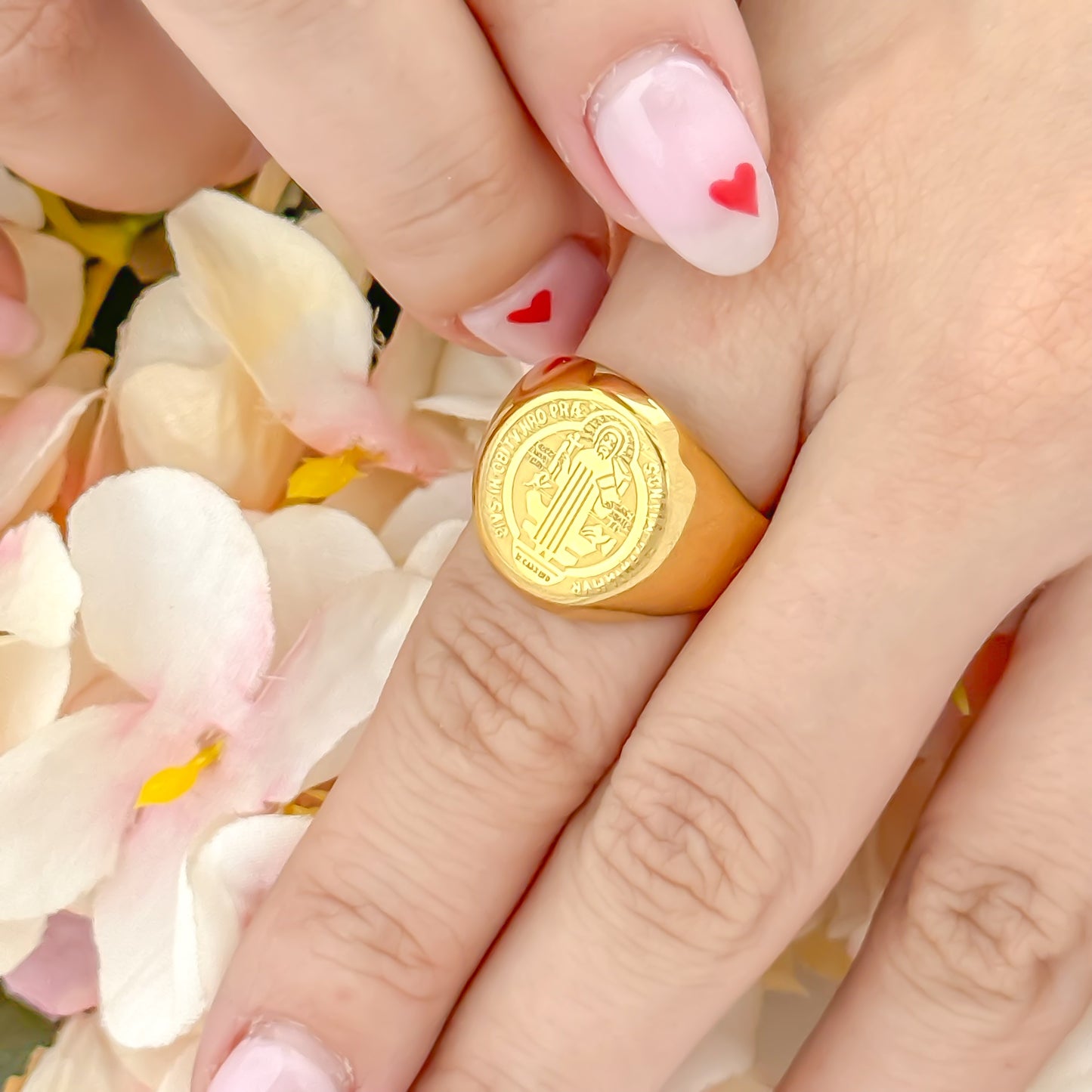 ANILLO DE PROTECCION SAN BENITO EN BAÑO DE ORO 18K CON GARANTIA DE POR VIDA