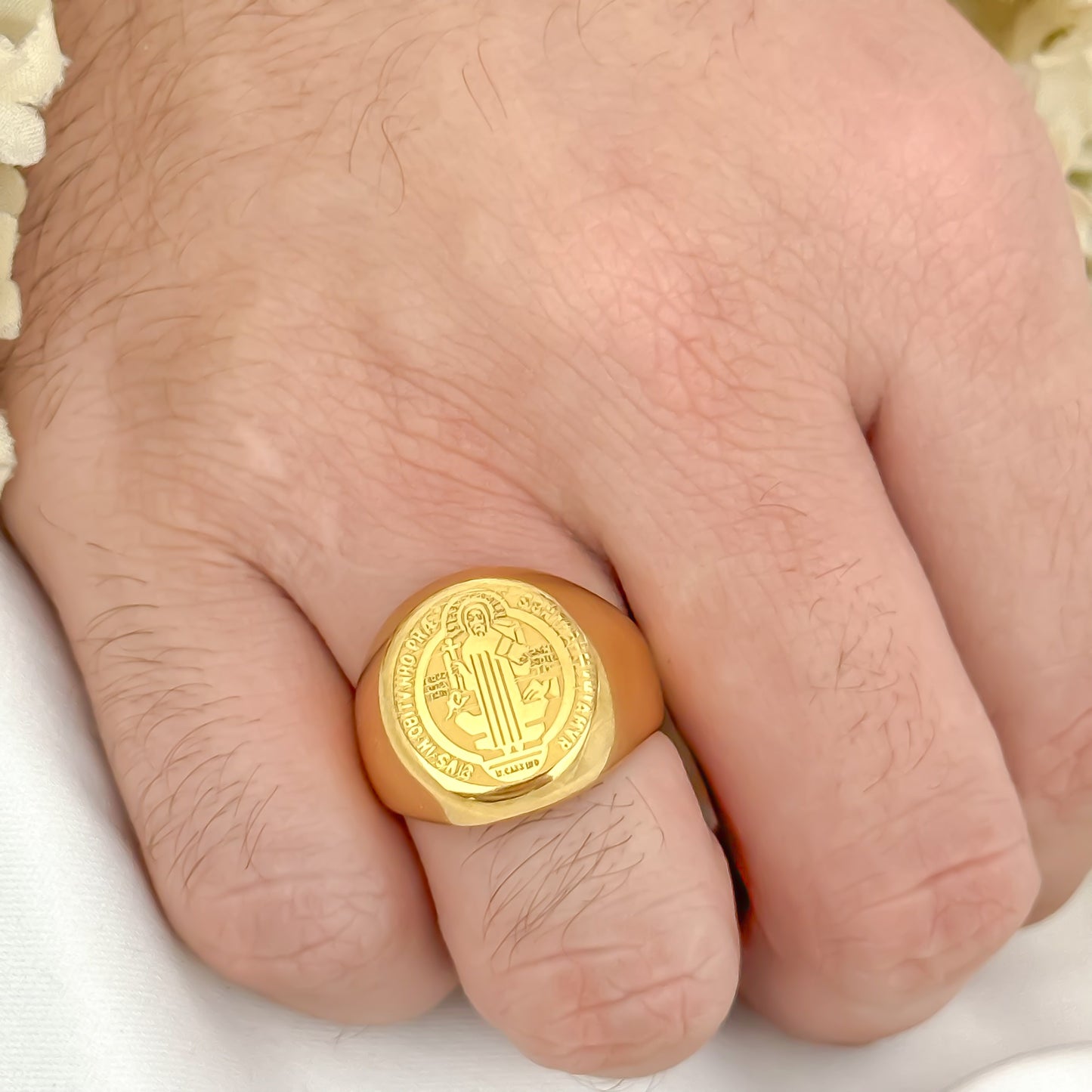 ANILLO DE PROTECCION SAN BENITO EN BAÑO DE ORO 18K CON GARANTIA DE POR VIDA