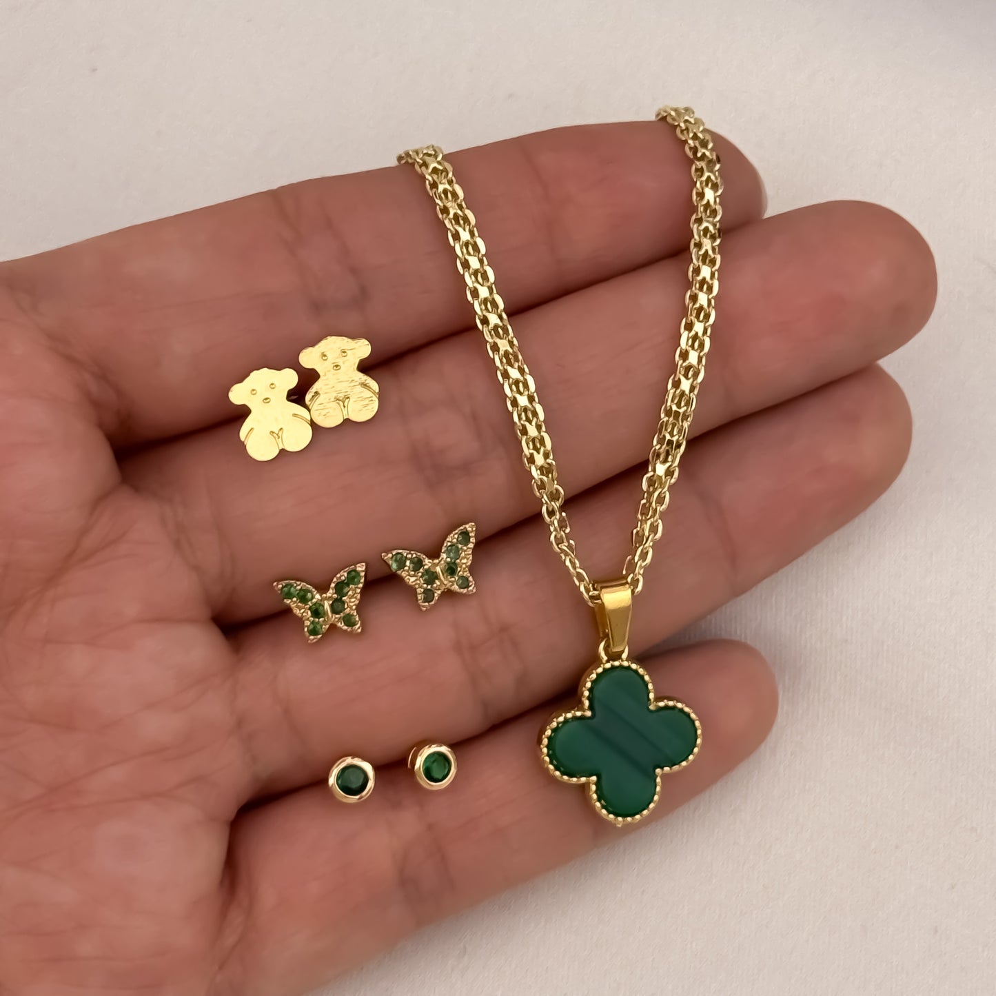 Cadena Tejido Chino de Dama de 45cm de 3mm + Dije de Trébol  Verde + Trio Topos  de Oso Tous + Topos Mariposa + Topo Verde en Oro Laminado 18k con Garantia de por vida