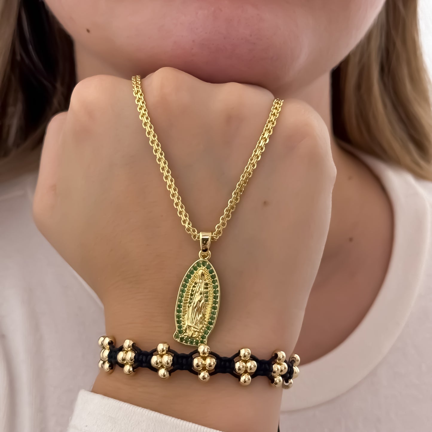 Cadena Tejido Chino de Dama de 45cm de 3mm + Virgen de Guadalupe con Micro circones Verde Esmeralda + Pulsera Tejida Balin Liso de 4mm en Oro Laminado 18k con Garantia de por vida