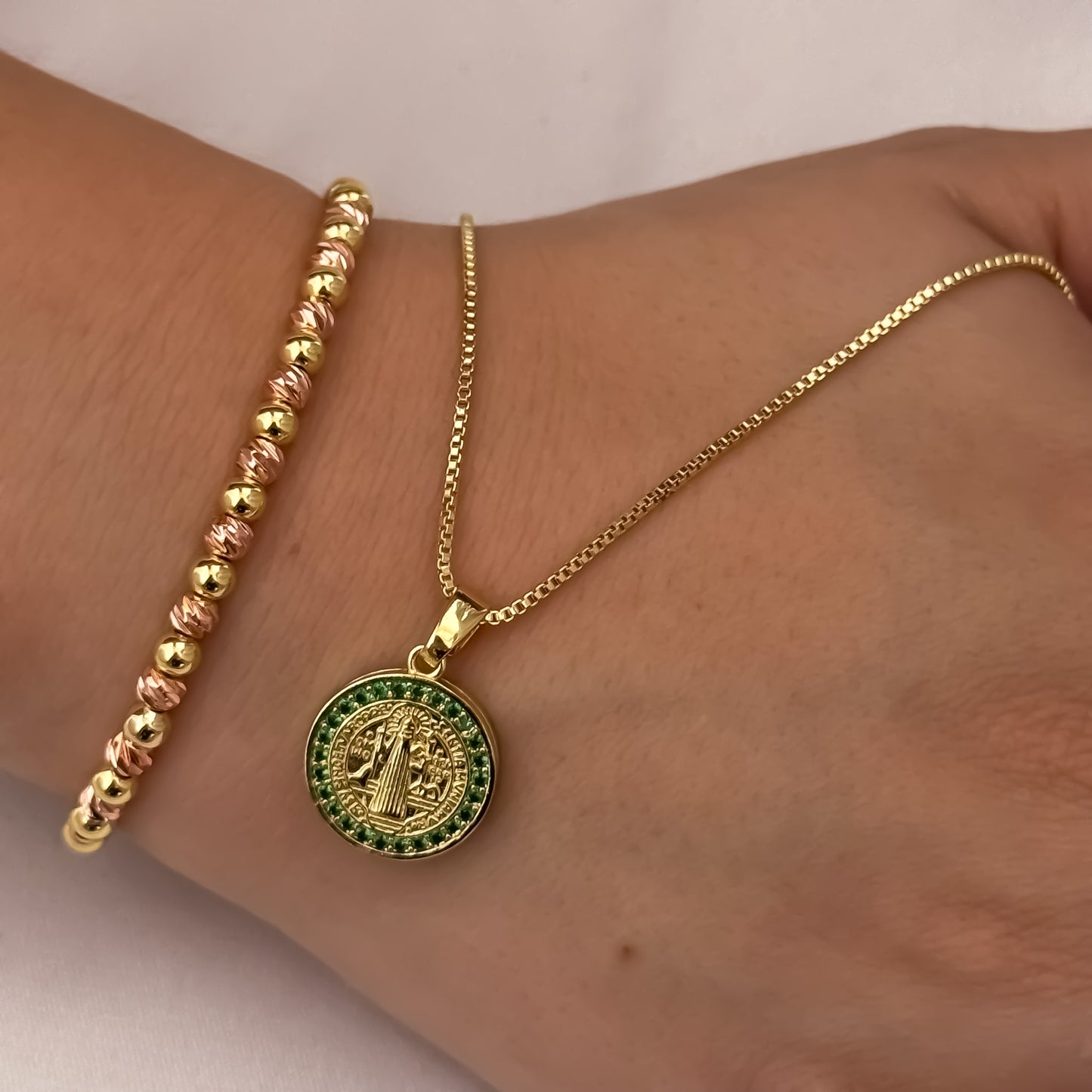 Cadena Tejido Veneciano de Dama de 45cm + San Benito Verde + Pulsera en Oro Rosa y Balin Italiano en Oro Laminado 18k con Garantia de por vida