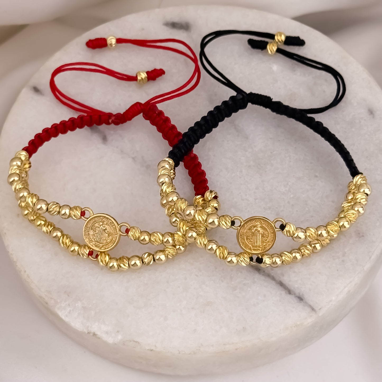 2 Pulseras para Parejas en Balin Italiano de 4mm con Dije de San Benito Proteccion en  Oro Laminado 18k con Garantia de por vida