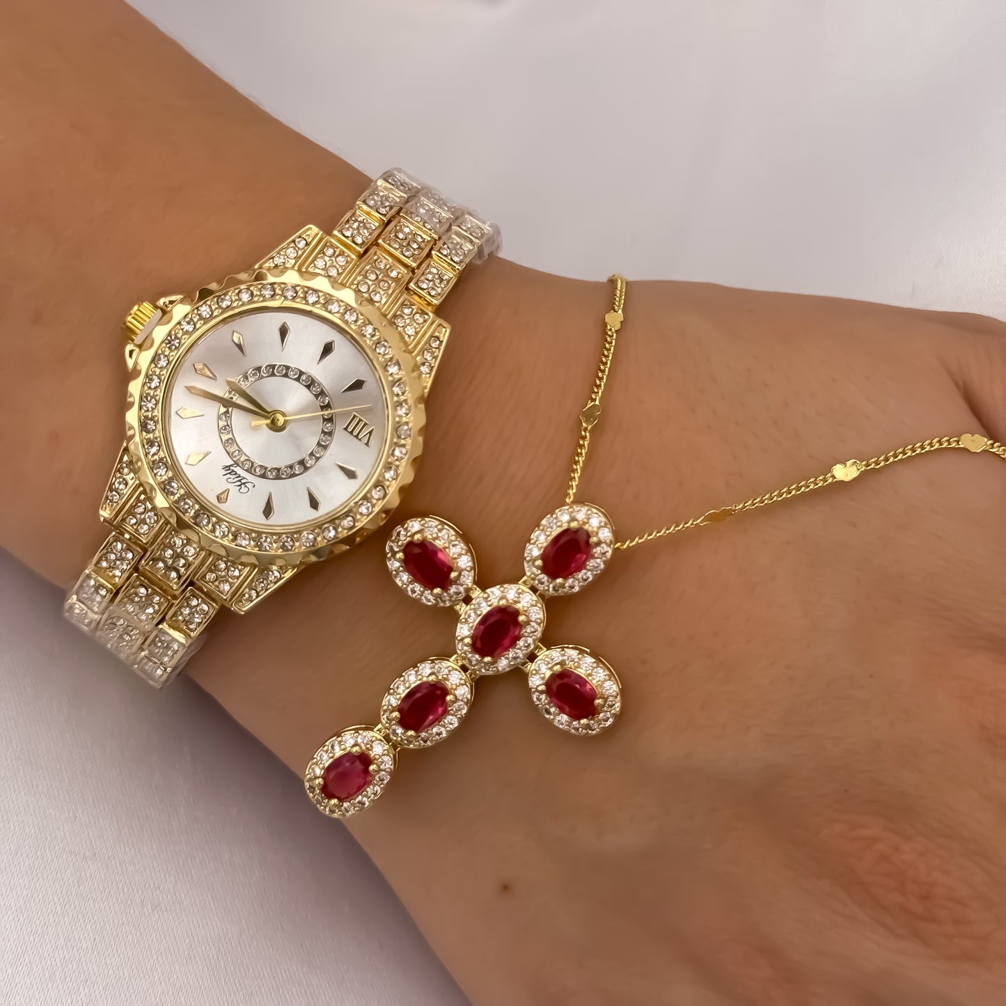 Cadena Tejido Cubana de Dama  + Cruz Con Micro Circones de Color Rojo con Destello en Oro laminado 18k con Garantia de por vida + Reloj Catier de Dama con Micro circones en con Garantía