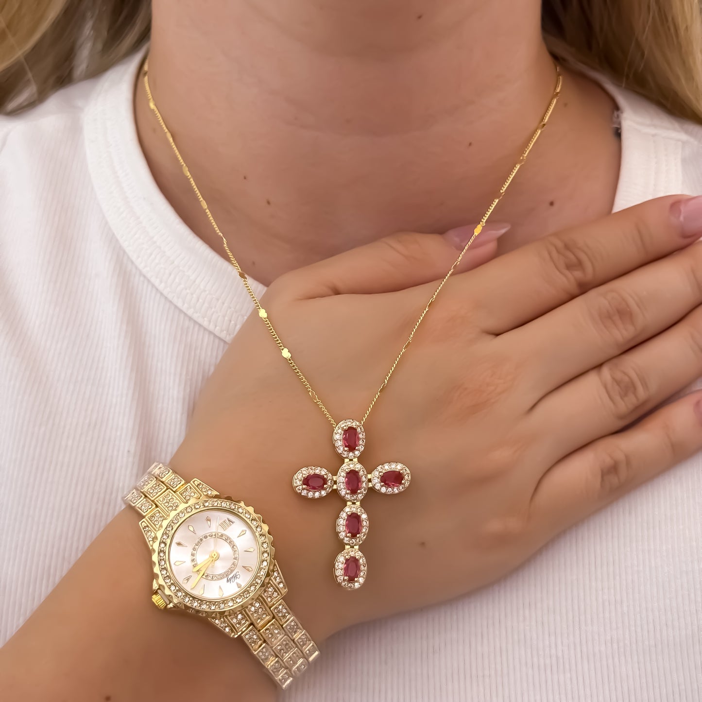 Cadena Tejido Cubana de Dama  + Cruz Con Micro Circones de Color Rojo con Destello en Oro laminado 18k con Garantia de por vida + Reloj Catier de Dama con Micro circones en con Garantía