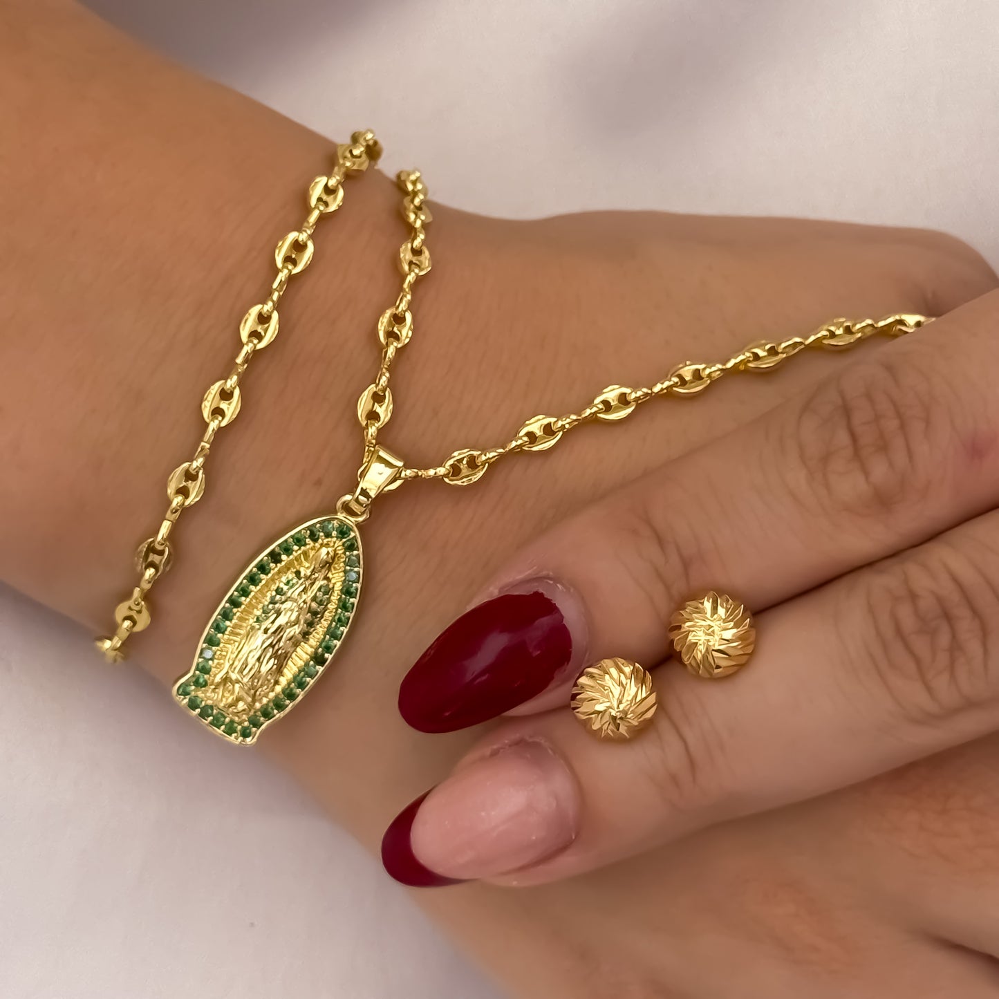 Cadena Tejido Gucci de Dama de 45cm + Virgen de Guadalupe con Micro Circones  Verde Esmeralda + Pulsera Gucci de 18cm + Topos Balin italiano de 6mm en Oro Laminado 18k con Garantia de por vida