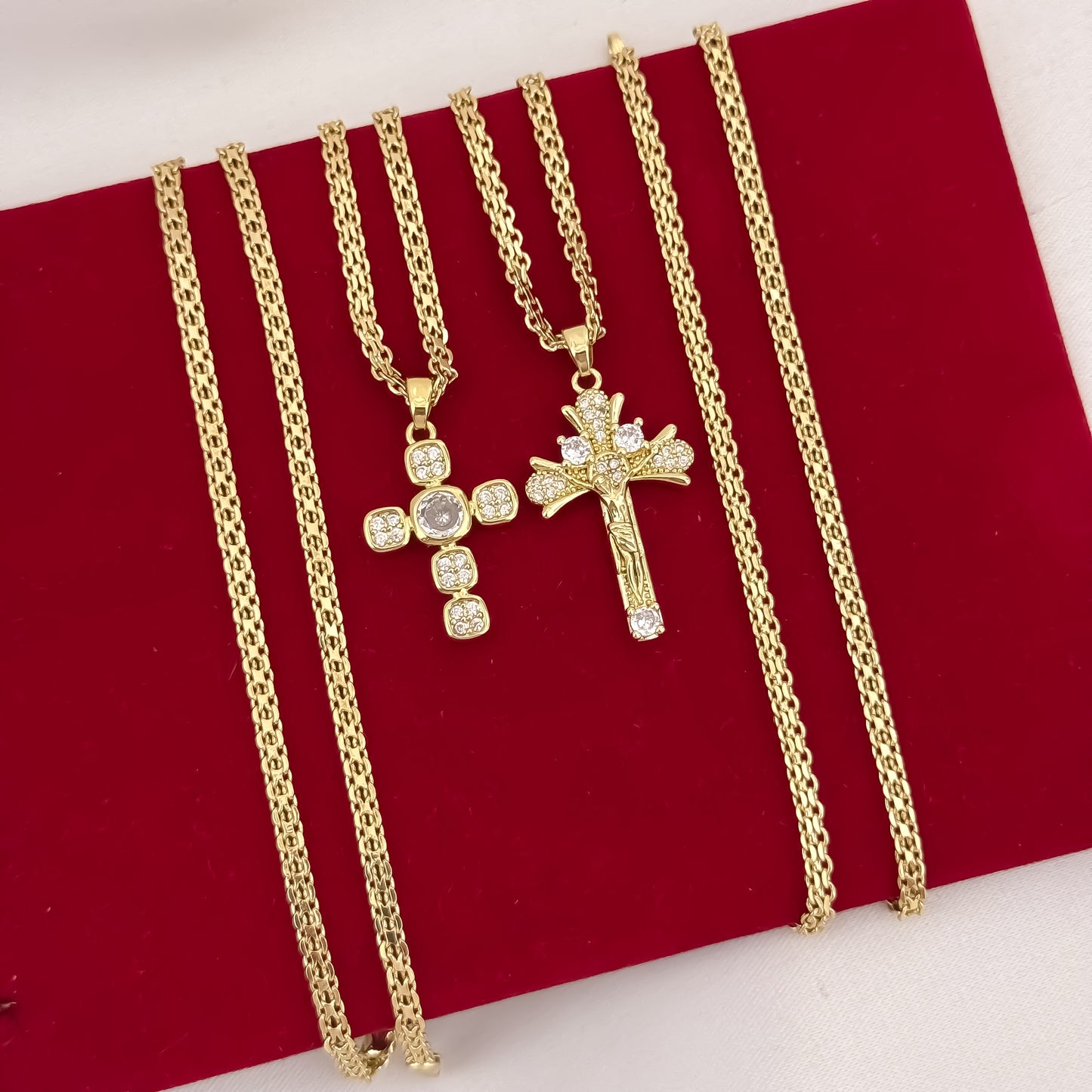 Promocion de Cadenas Para Parejas en Tejido Chino de Dama de 45cm + Hombre de 60cm con Dije de Cruz  Cristo Madero Protección en Oro Laminado 18k con Garantía de por vida