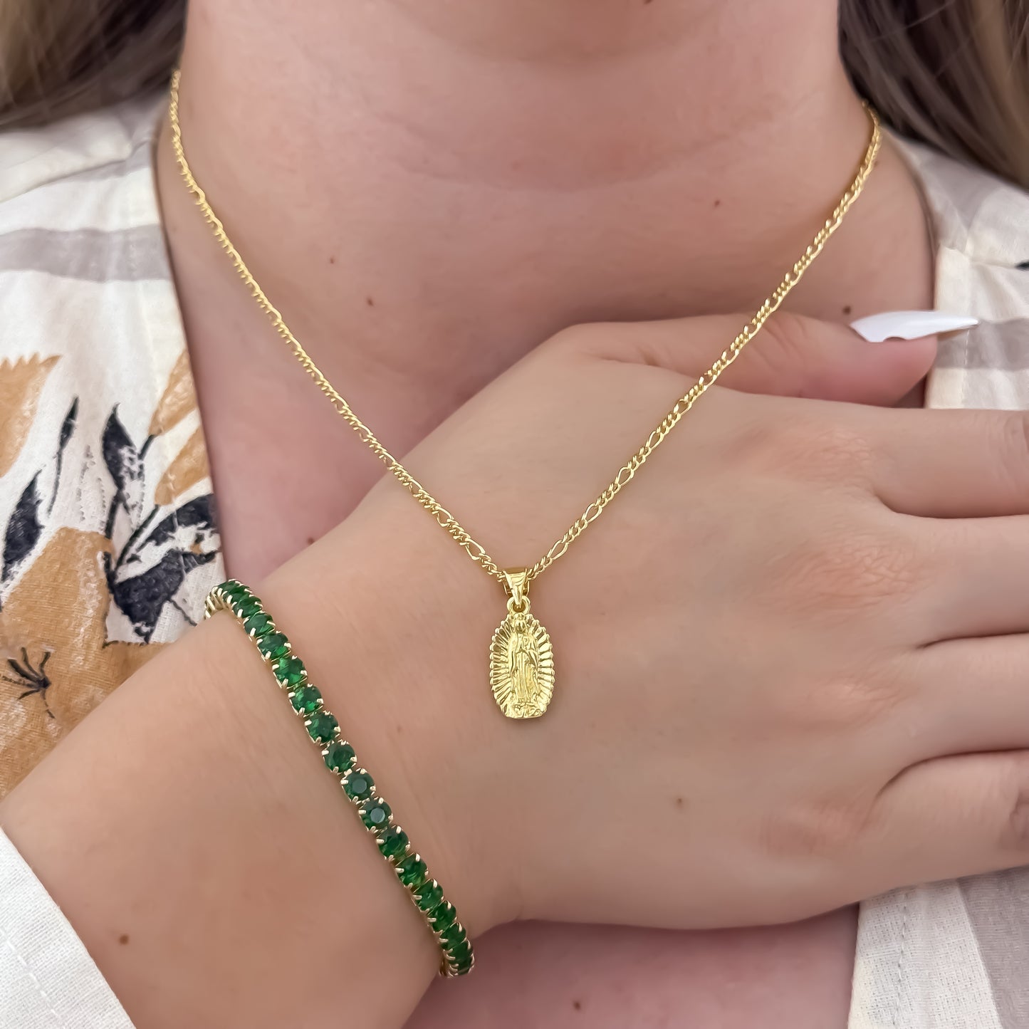 Cadena Tejido Catier de Dama  de 45cm + Virgen de Guadalupe + Pulseras Tennis  Verde Esmeralda en Oro Laminado 18k con  Garantia de por vida