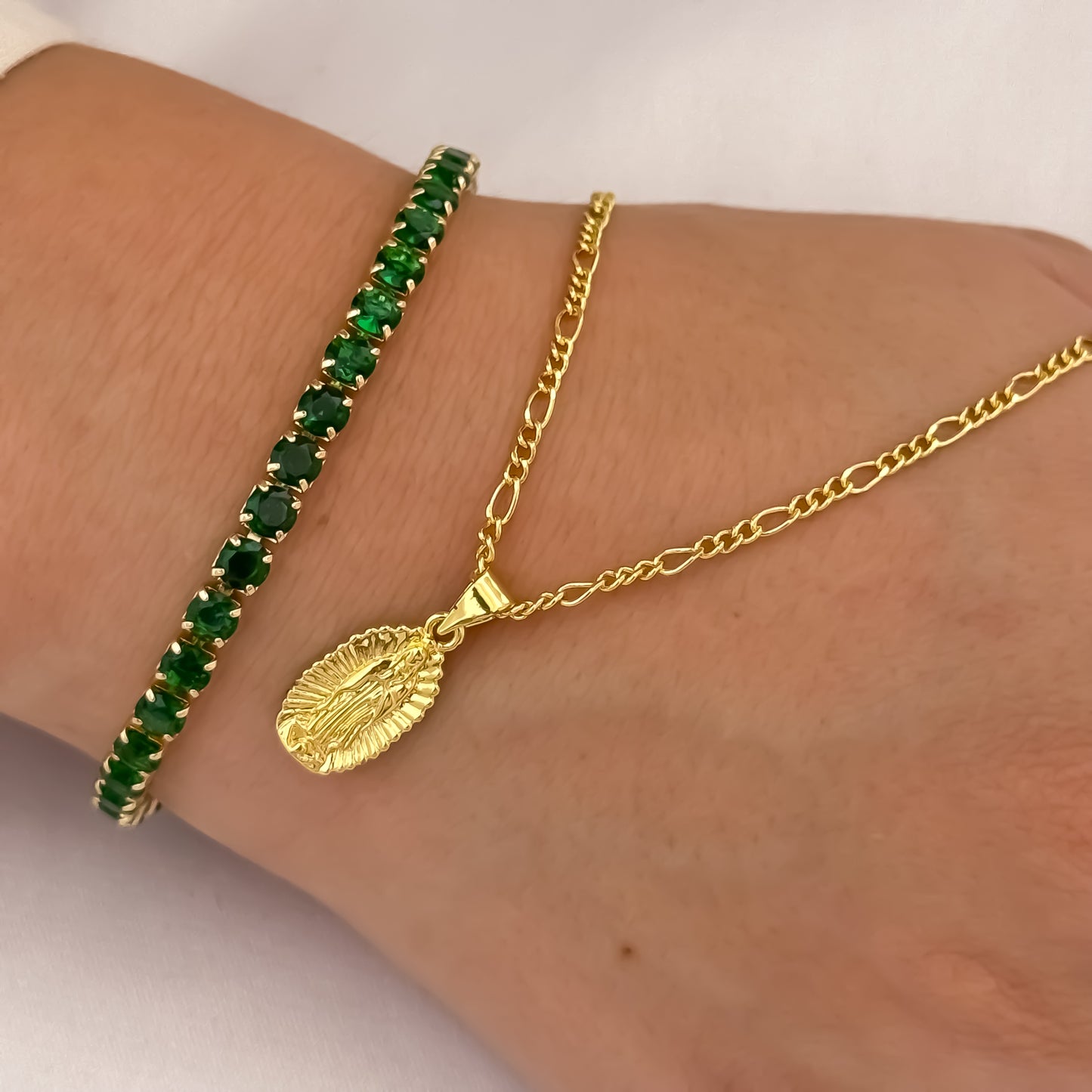 Cadena Tejido Catier de Dama  de 45cm + Virgen de Guadalupe + Pulseras Tennis  Verde Esmeralda en Oro Laminado 18k con  Garantia de por vida