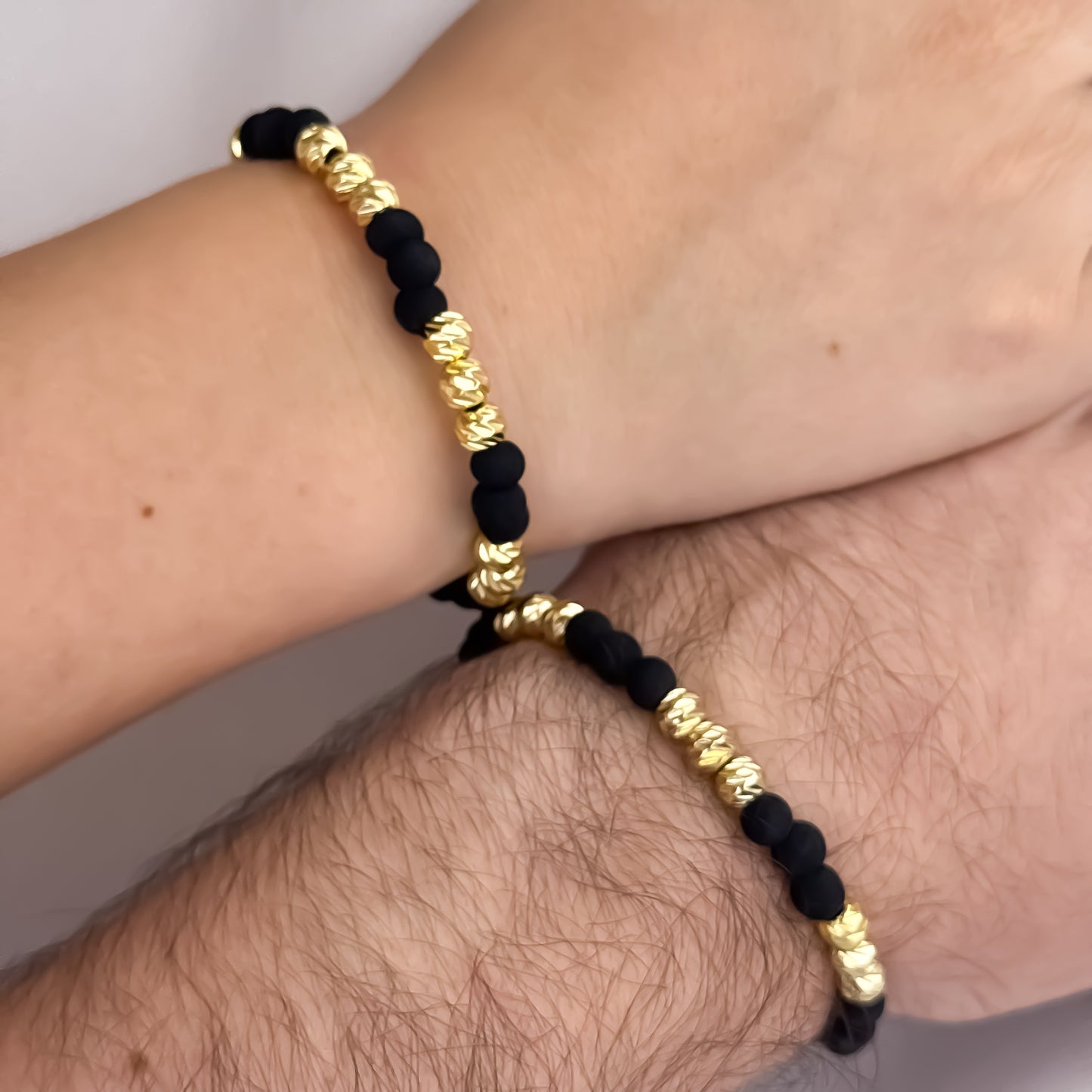 Promoción de Amor y Amistar 2 Pulseras Balin italiano de 6mm con Neopreno en Oro Laminado 18k con Garantía de por vida