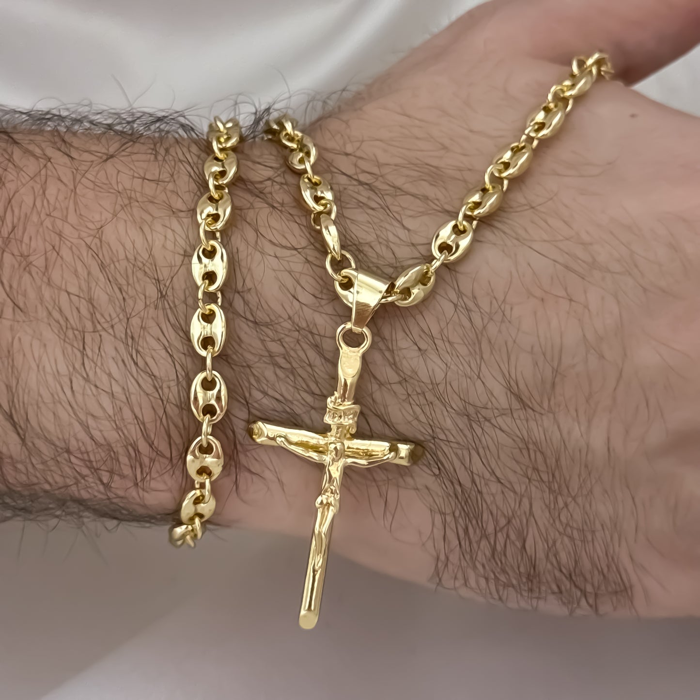 Conjunto de Cadena Tejido Gucci de Hombre de 60cm de 5mm + Cruz Cristo Madero Protección de 3cm + Pulsera Tejido Gucci de 20cm de 5mm en Oro Laminado 18k con Garantía de por vida