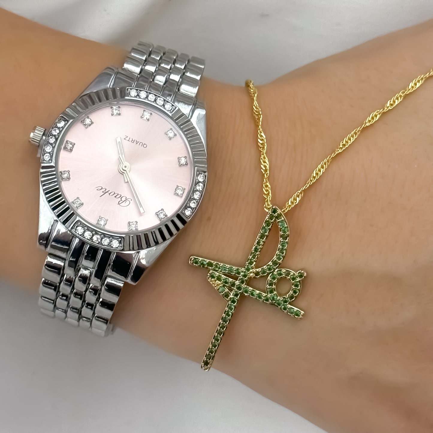 Cadena Singapur de Dama de 45cm de 3mm de Grosor + Dije de Fe con Micro circones verde en Oro Laminado 18k con Garantia de por vida + Reloj de Alta Gama  con Garantia