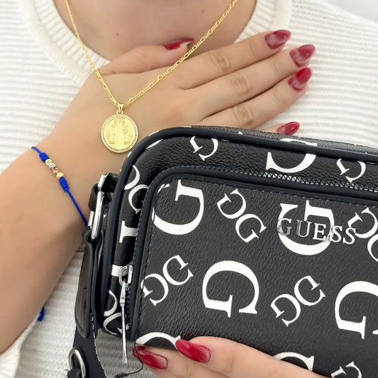 Cadena Tejido Cartier para Dama 45cm-2mm + Dije San Benito Protección + Hilo de Amor de 3 Oro en Baño de Oro de 18k con Garantía + Bolsa de Obsequio Guess