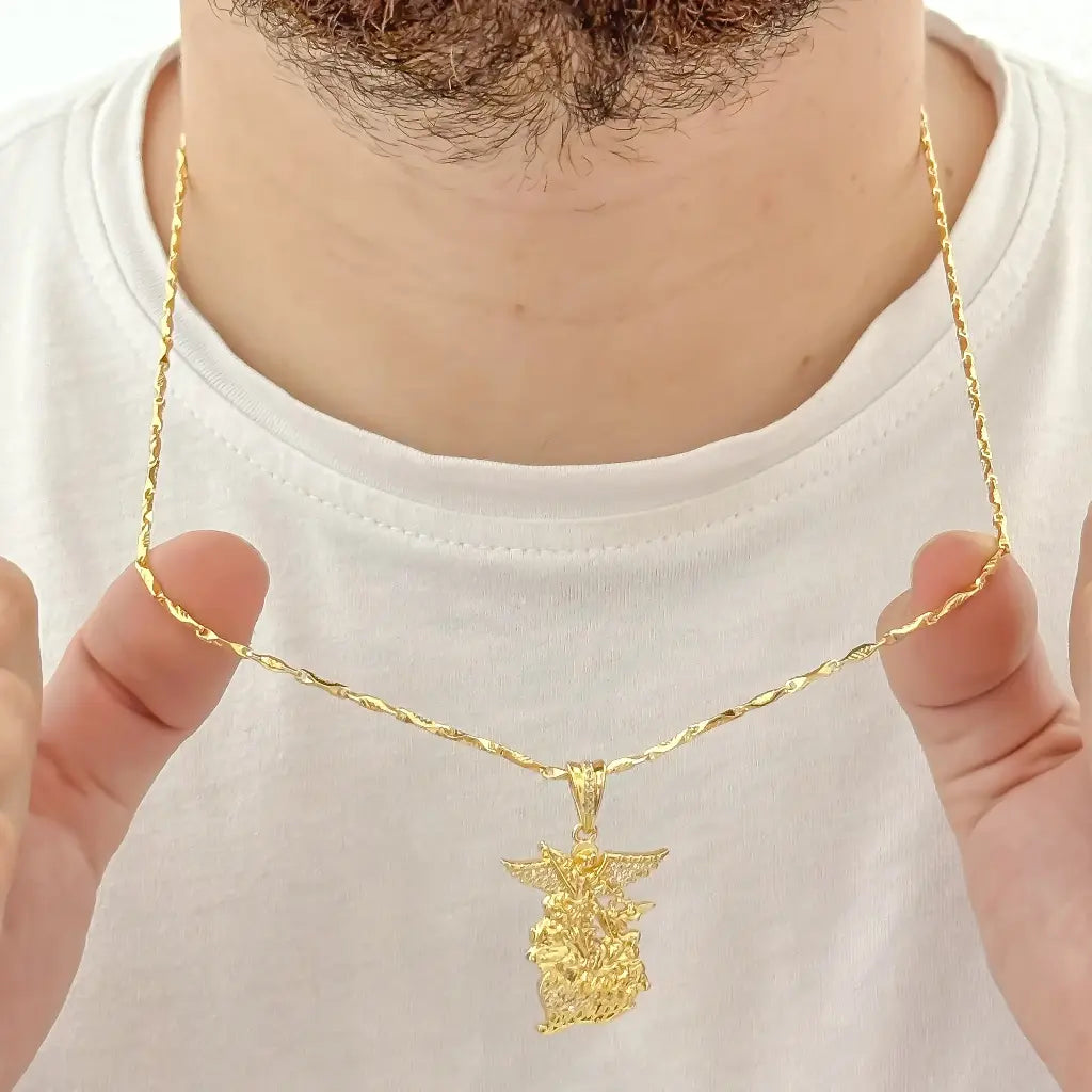 Collar de San Miguel Arcángel en Baño de Oro 18k  Buscas Protección protección y guía del poderoso San Miguel