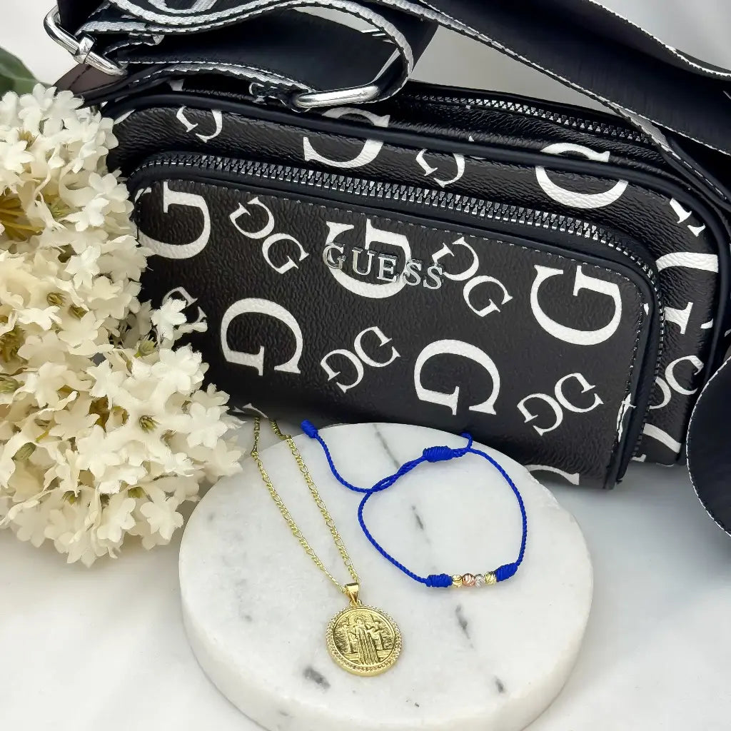 Cadena Tejido Cartier para Dama 45cm-2mm + Dije San Benito Protección + Hilo de Amor de 3 Oro en Baño de Oro de 18k con Garantía + Bolsa de Obsequio Guess